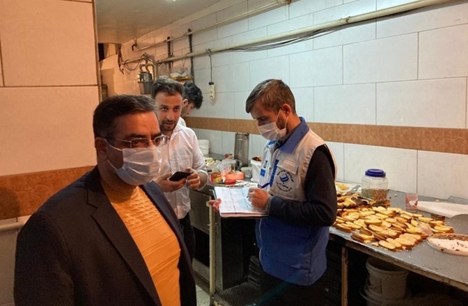 نظارت بهداشتی شبانه رئیس مرکز بهداشت همدان بر مراکز حساس تهیه و توزیع مواد غذایی